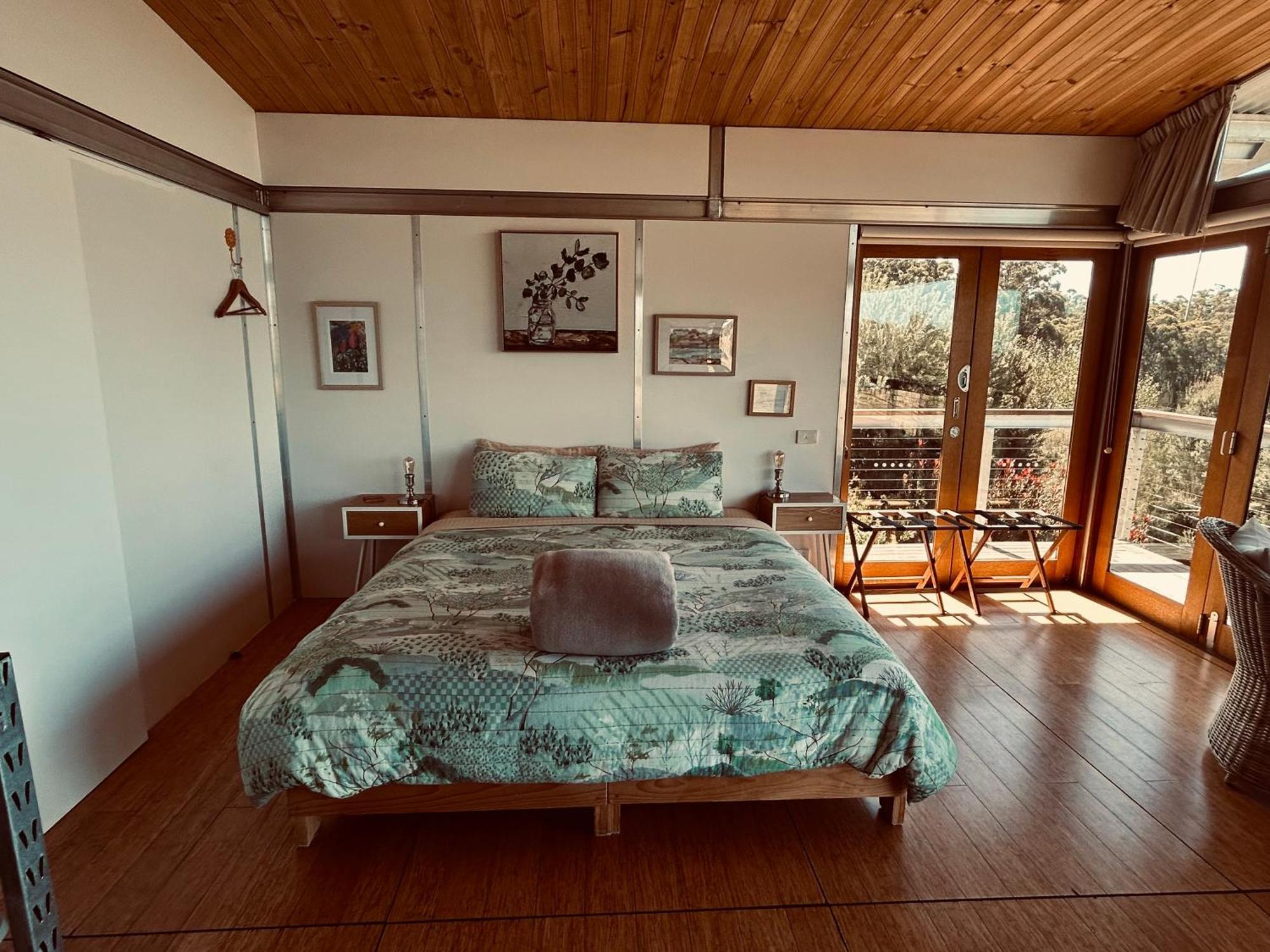 Hobart Hideaway Pods Bed & Breakfast Kingston Exterior photo